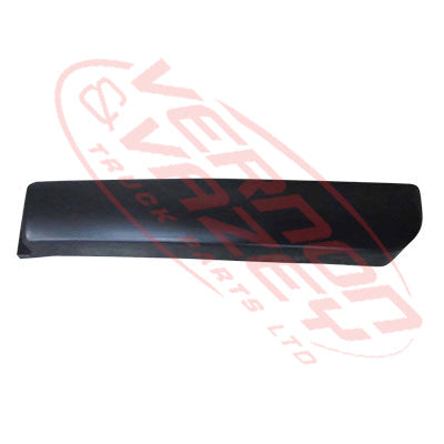 1688504-05 - STEP PANEL - LOWER GARNISH - L/H - NISSAN QUON 2006-