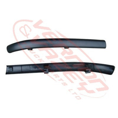3787094-92 - HEADLAMP - MOULDING - R/H - LOWER - MITSUBISHI FM615/FK516 1994-